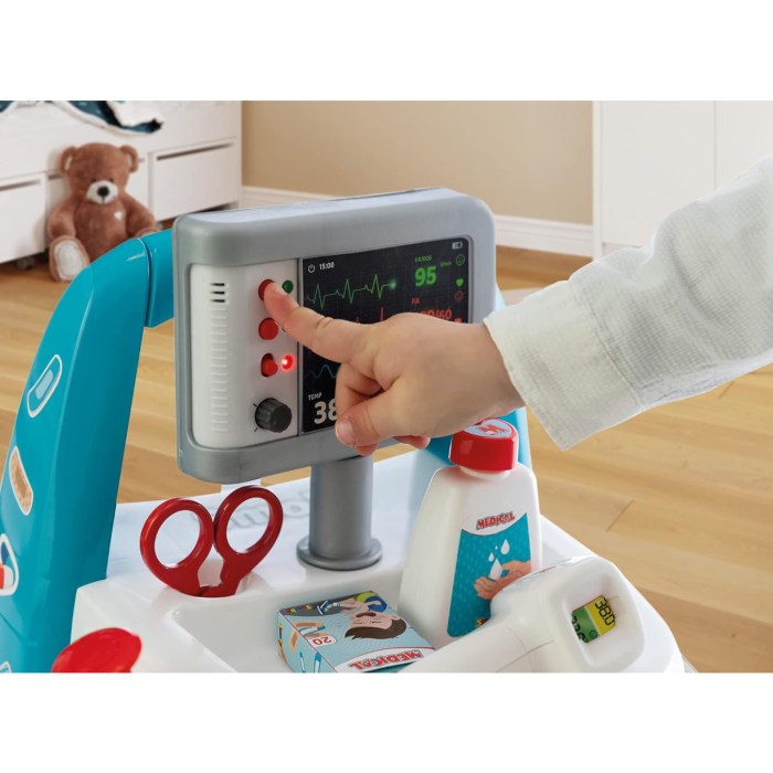 Smoby Medical Electronic Trolley