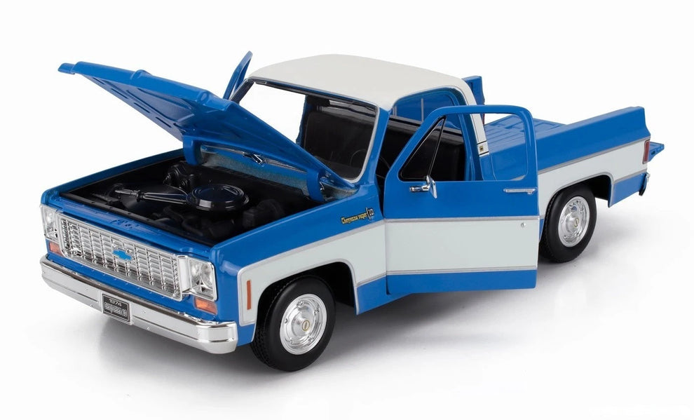 Maisto Chevrolet C10 Cheyenne Super Blue & White 1:18 Diecast Model - Wild Willy