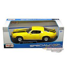 MAISTO CHEVROLET CAMARO 1971 1:18 YELLOW