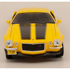 MAISTO CHEVROLET CAMARO 1971 1:18 YELLOW