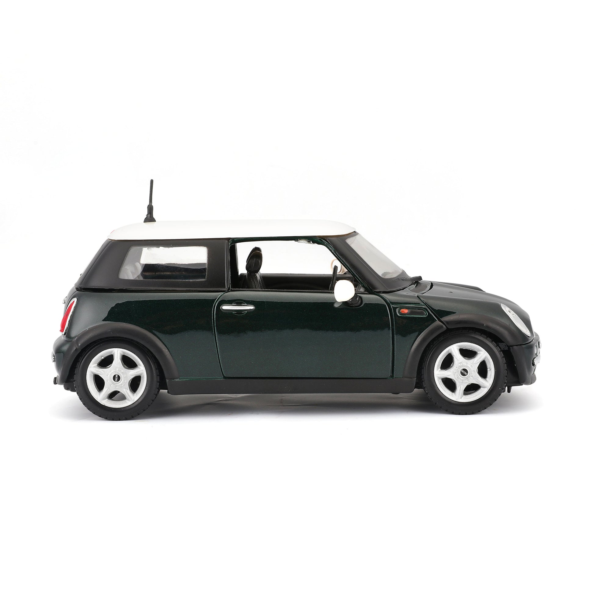 MAISTO MINI COOPER Green 1:24 Die-Cast Model - Wild Willy