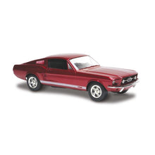 MAISTO 1967 Ford Mustang GT 1:24 Red Die-Cast Model