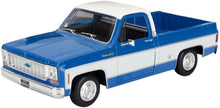 Maisto Chevrolet C10 Cheyenne Super Blue & White 1:18 Diecast Model - Wild Willy