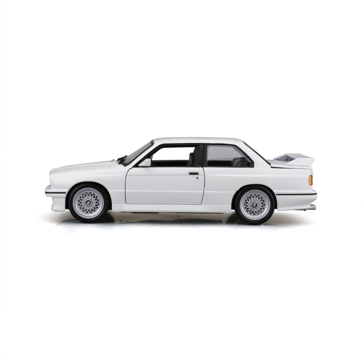 Bburago BMW M3 E30 1988 1:24 White