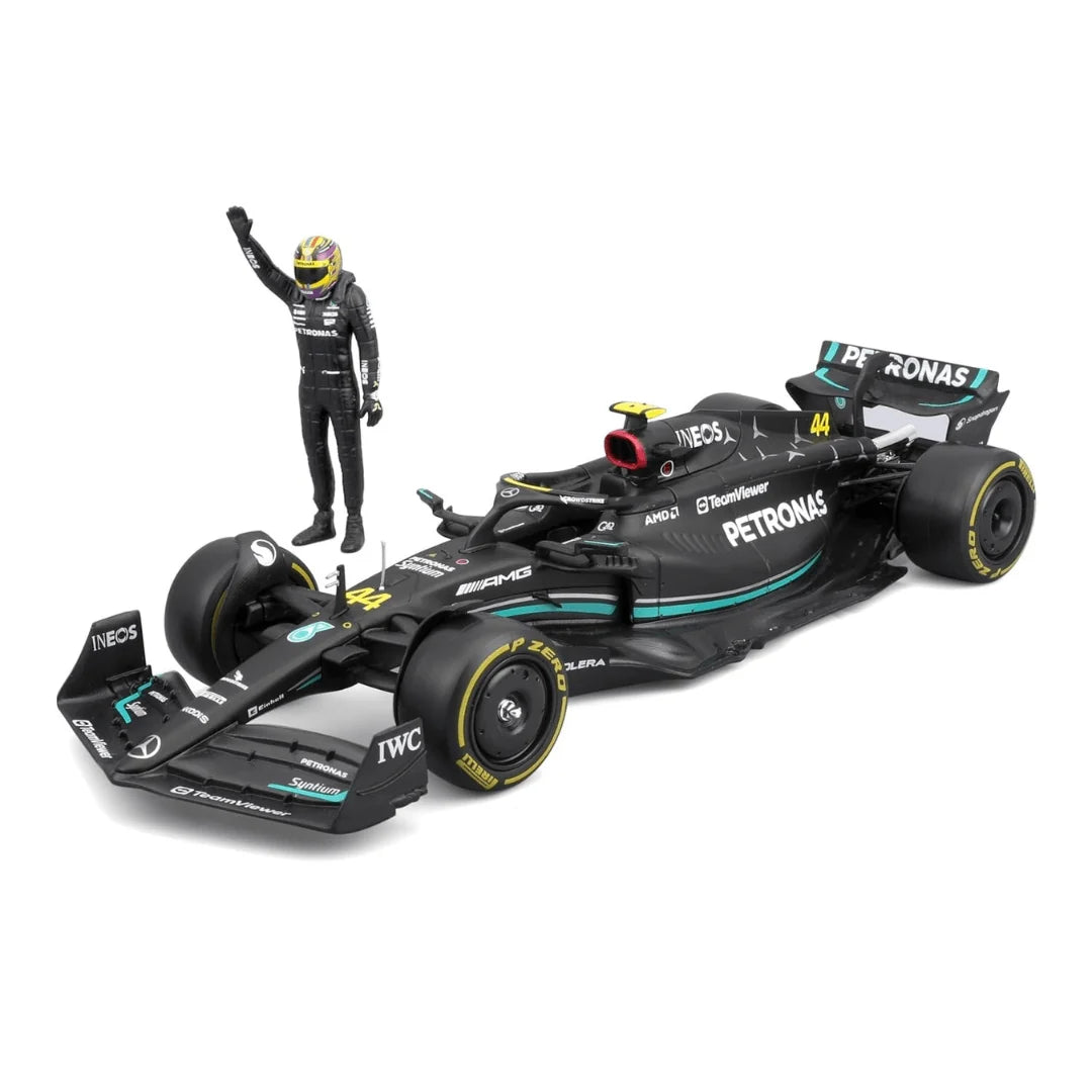 Bburago F1 Mercedes AMG W15 with L. Hamilton Figurine