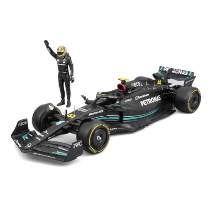 Bburago F1 Mercedes AMG W15 with L. Hamilton Figurine
