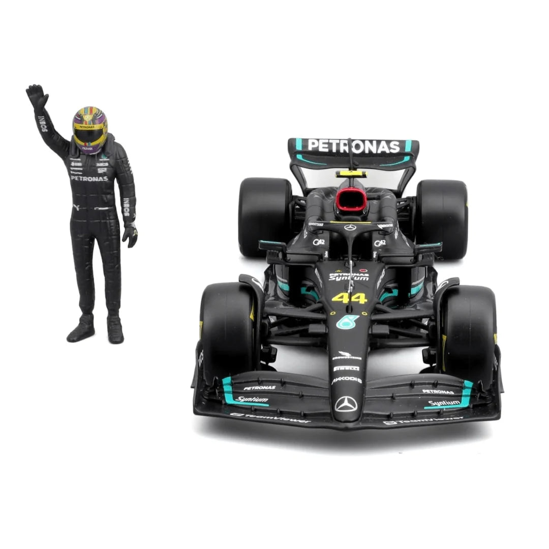 Bburago F1 Mercedes AMG W15 with L. Hamilton Figurine