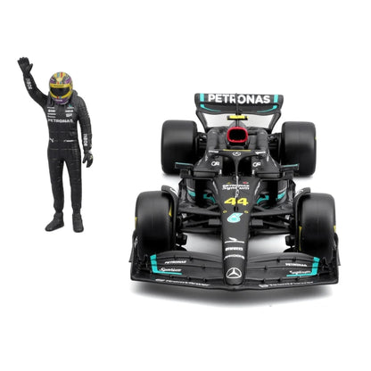 Bburago F1 Mercedes AMG W15 with L. Hamilton Figurine