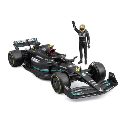 Bburago F1 Mercedes AMG W15 with L. Hamilton Figurine