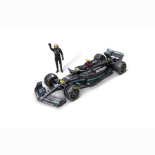 Bburago F1 Mercedes with #44 Hamilton Figure  - 1:24