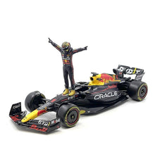 Bburago F1 Oracle Red Bull RB19 with  #11 Driver Figure - 1:24