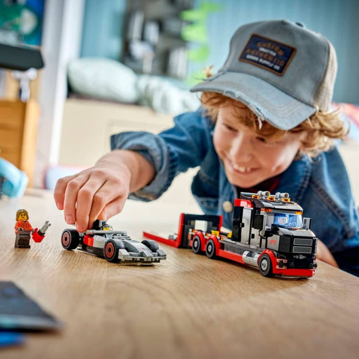 LEGO City F1 Display Truck With Audi F1 Race Car
