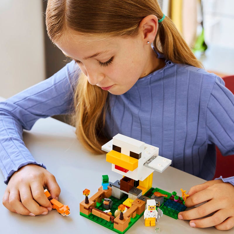 LEGO Minecraft The Chicken Farm 21585