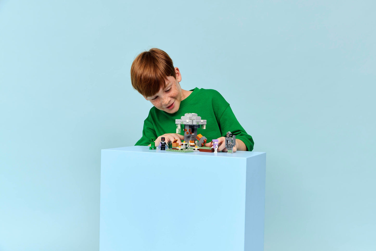 LEGO Minecraft The Pale Garden 21586