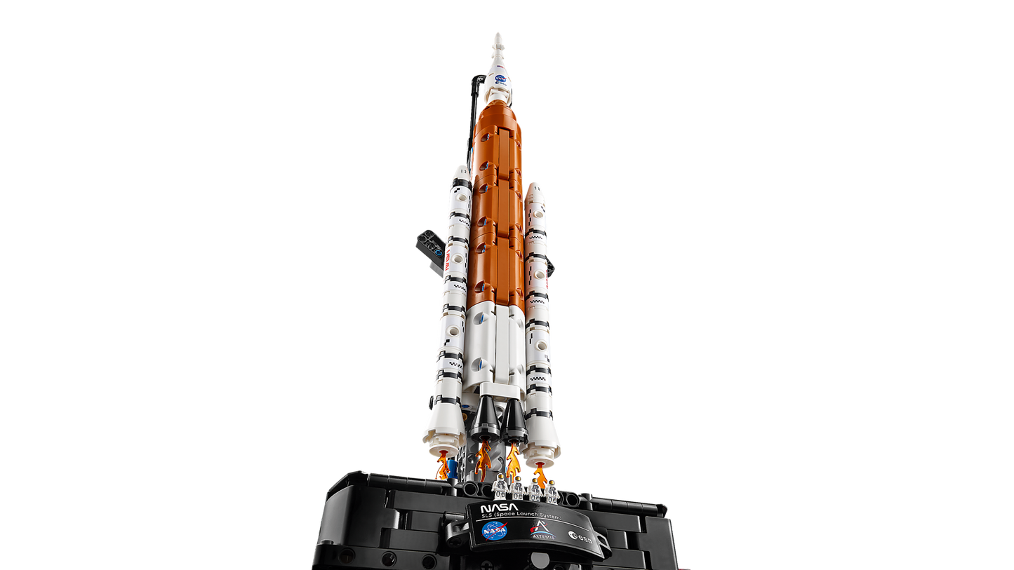 LEGO Technic NASA Artemis Space Launch System Rocket 42221