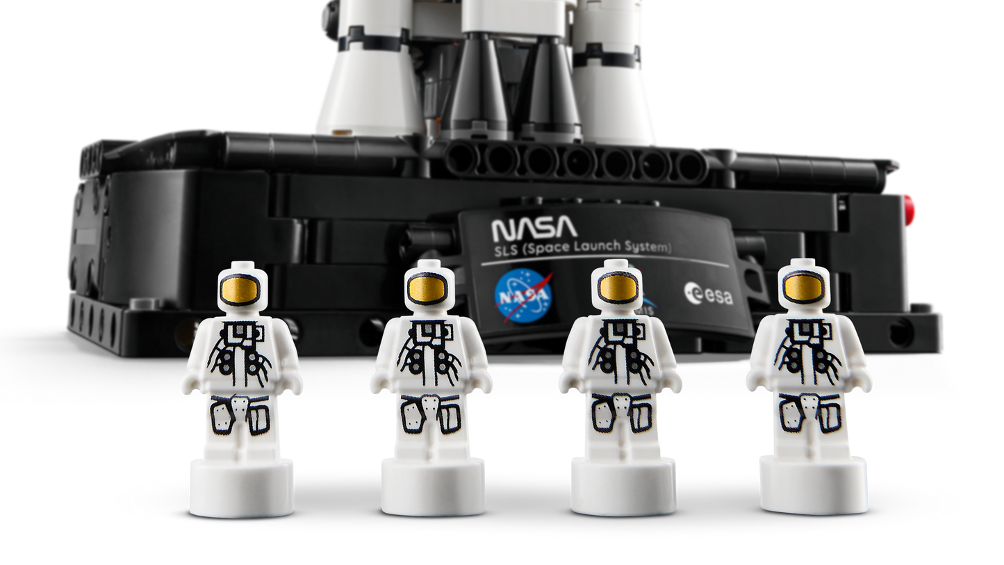 LEGO Technic NASA Artemis Space Launch System Rocket 42221