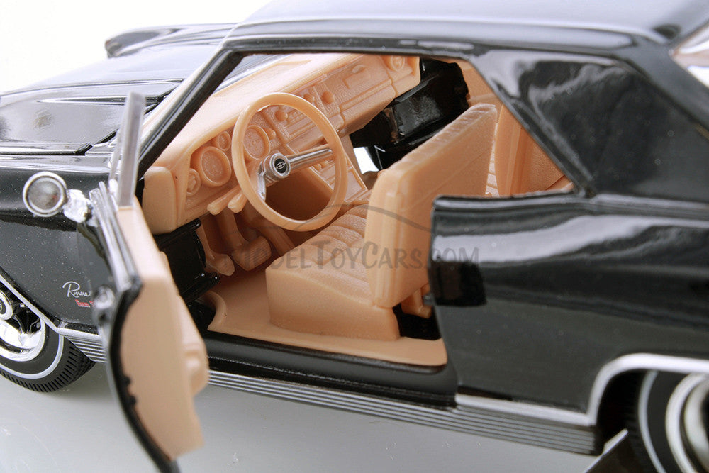 Maisto Buick Riviera Gran Sport 1965 1:24 Scale Die-Cast - Black - Wild Willy