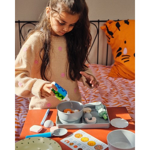 Melissa & Doug Simmer & Stir Stove Top Play Set Color Reveal