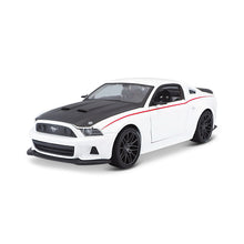 Maisto Ford Mustang Street Racer 2014 White - 1:24 Diecast Model - Wild Willy