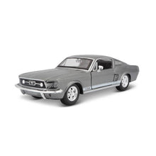 MAISTO 1967 Ford Mustang GT 1:24 Gray Die-Cast Model
